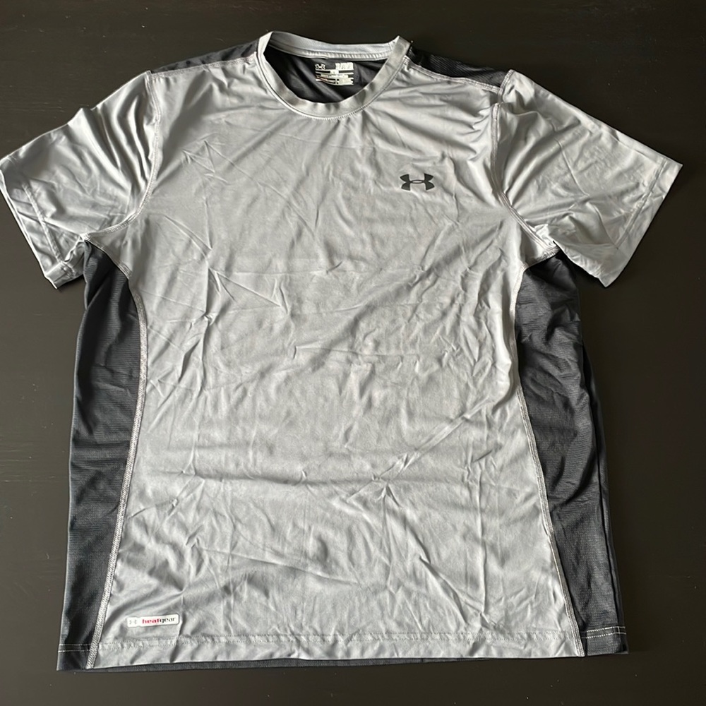 Men’s Under Armour, short sleeve, t-shirt fitted, Heat gear, black/gray, XL.
